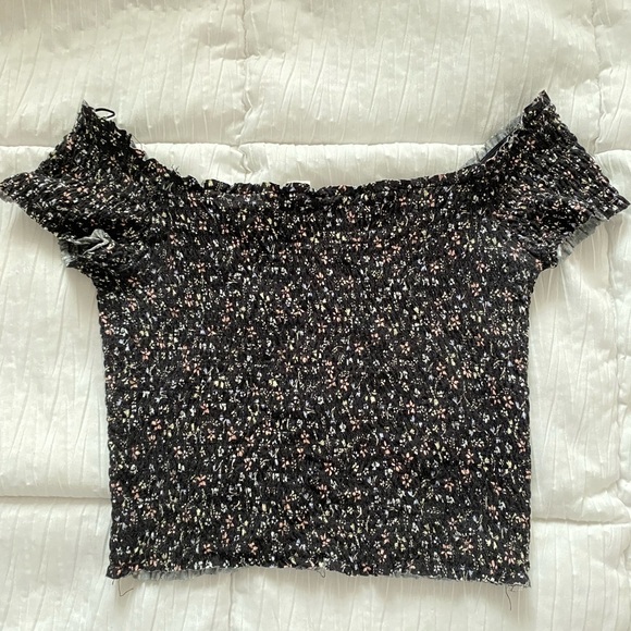 Cute floral top from Garage - Picture 1 of 2